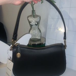 Swinger 20 COACH Purse